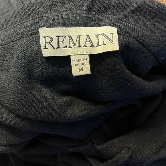 NWOT. Women’s Remain hooded sweater with batwing sleeves. - Picture 4 of 5